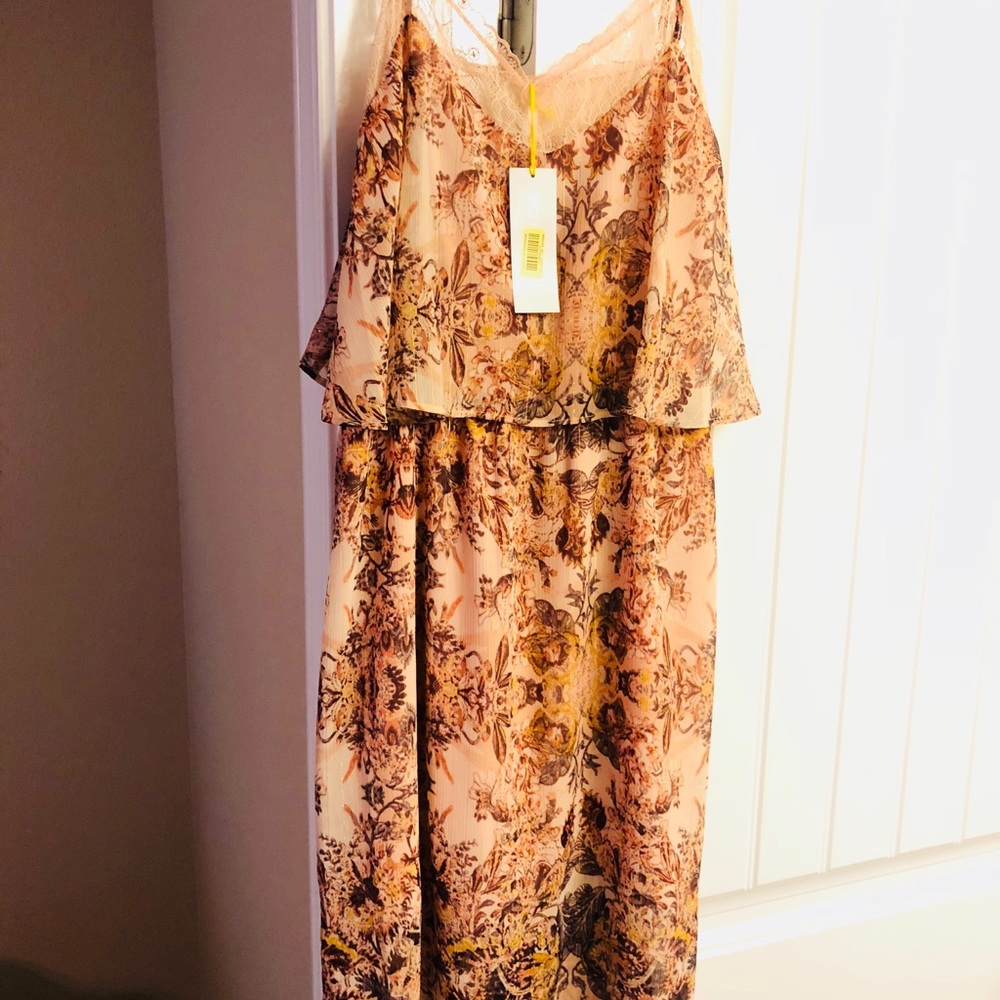 Super cute dress with lace top